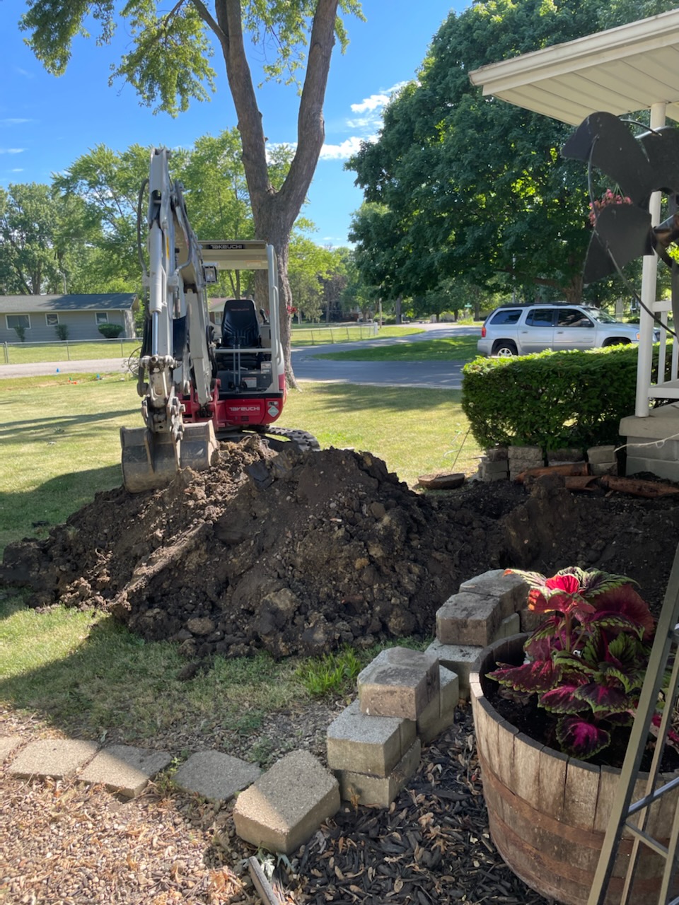 Parks Sewer Service - professionals using excavator to install sewer line - Decatur, IL