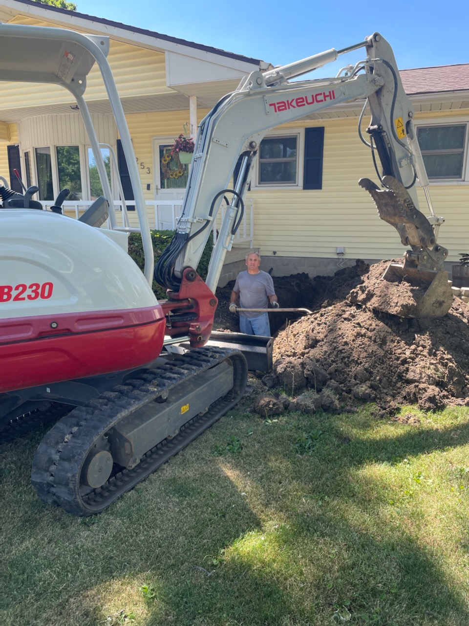 Parks Sewer Service - professionals using excavator to install sewer line - Decatur, IL